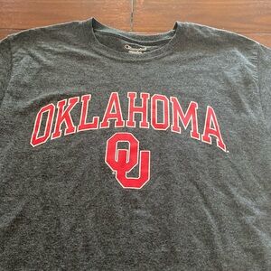 Men’s OU t shirt. Size medium.